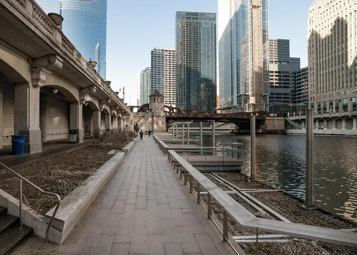 River N 2br W Gym Wd Nr Magnificent Mile Chi-160 Chicago